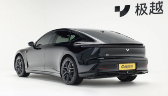 純電中大型轎車之爭(zhēng),極越07、領(lǐng)克Z10,誰更具“性價(jià)比”?