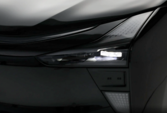 純電中大型轎車之爭(zhēng),極越07、領(lǐng)克Z10,誰更具“性價(jià)比”?