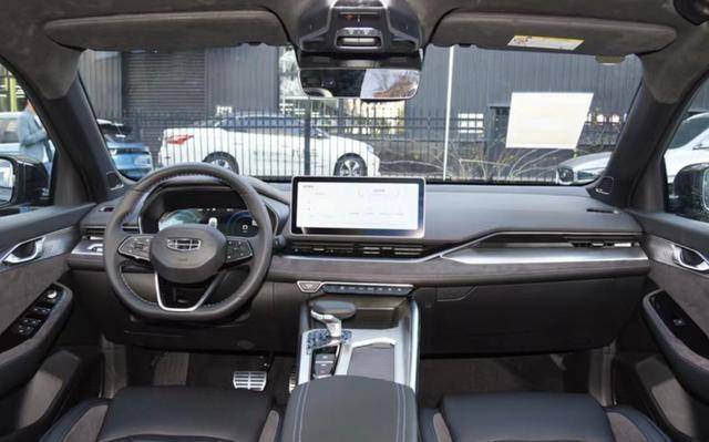 吉利星瑞煥新上市,增配HUD,2.0T破百7.9秒,起售價12.97萬