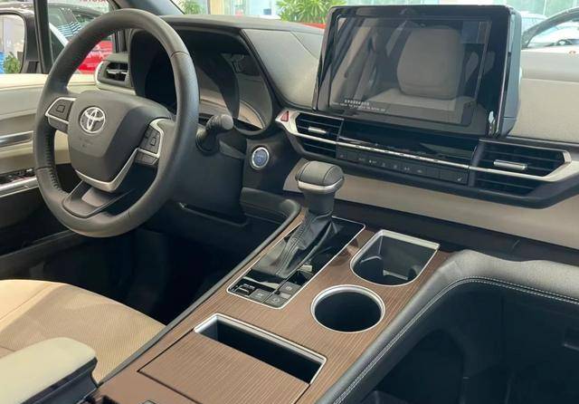 別克GL8賣得好,但論實用與經濟,豐田賽那才是家用更明智的選擇