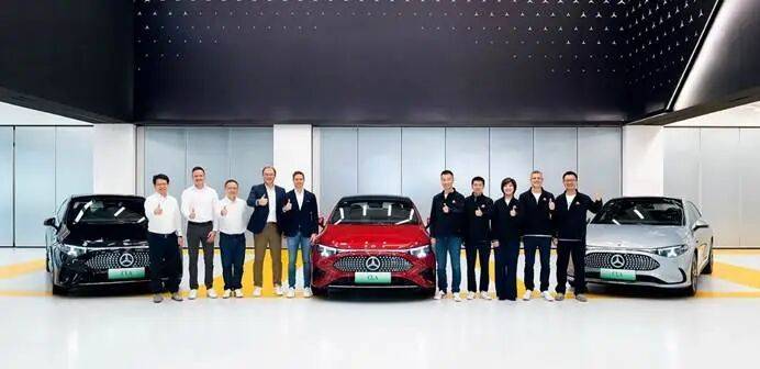 率先上車純電CLA,Momenta攜手奔馳共研“懂國(guó)情”智駕方案