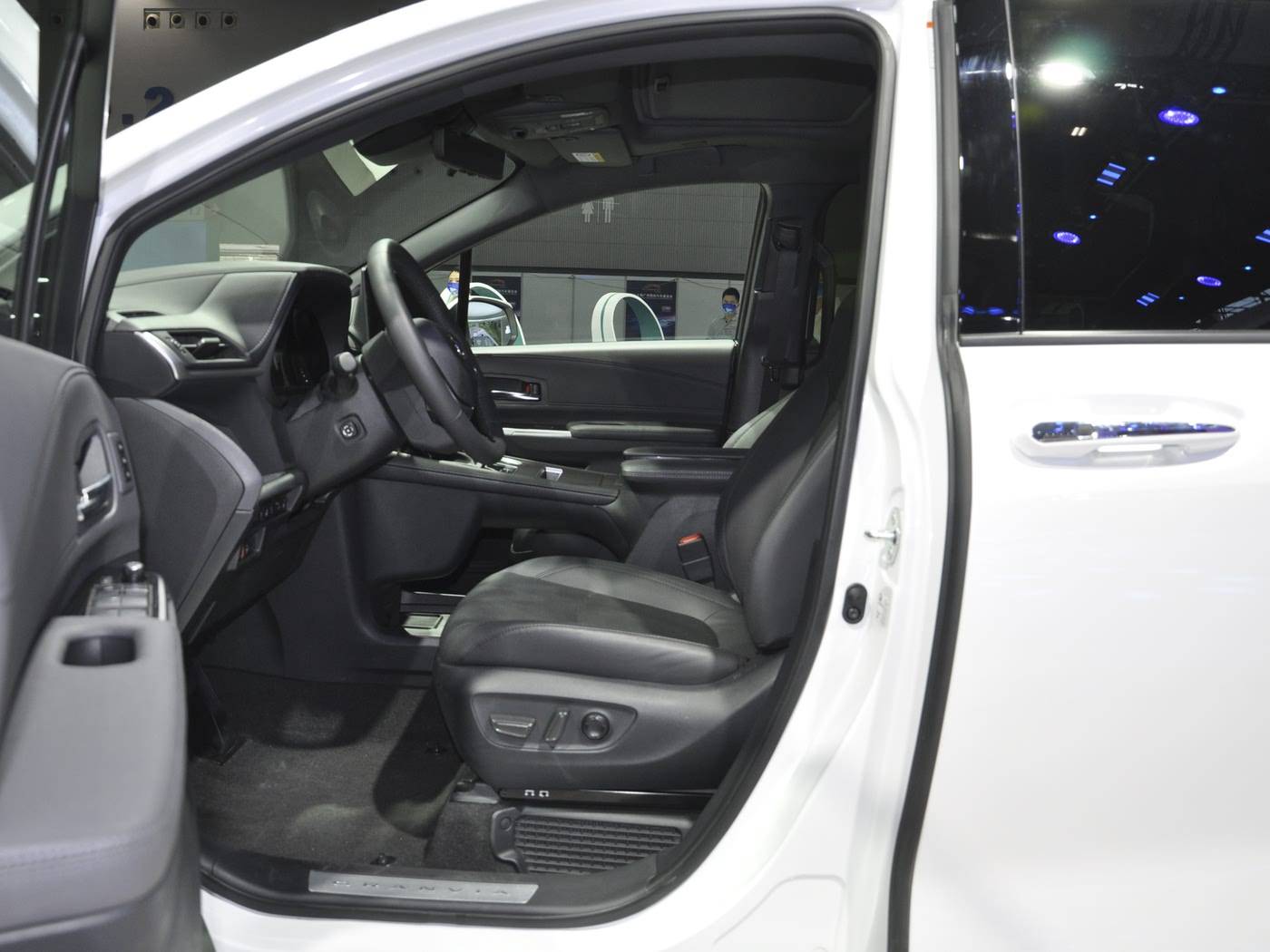 2026款豐田格瑞維亞上市!新增四驅(qū)版,售29.98萬起