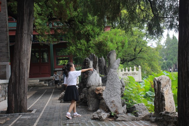 小孩姐逛清華 暴走2萬(wàn)步直呼不考了 說(shuō)說(shuō)你的看法