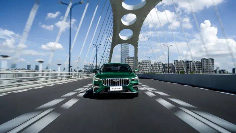 吉利王牌產品帝豪煥新:標配FlymeAuto,加6千升級高階智駕