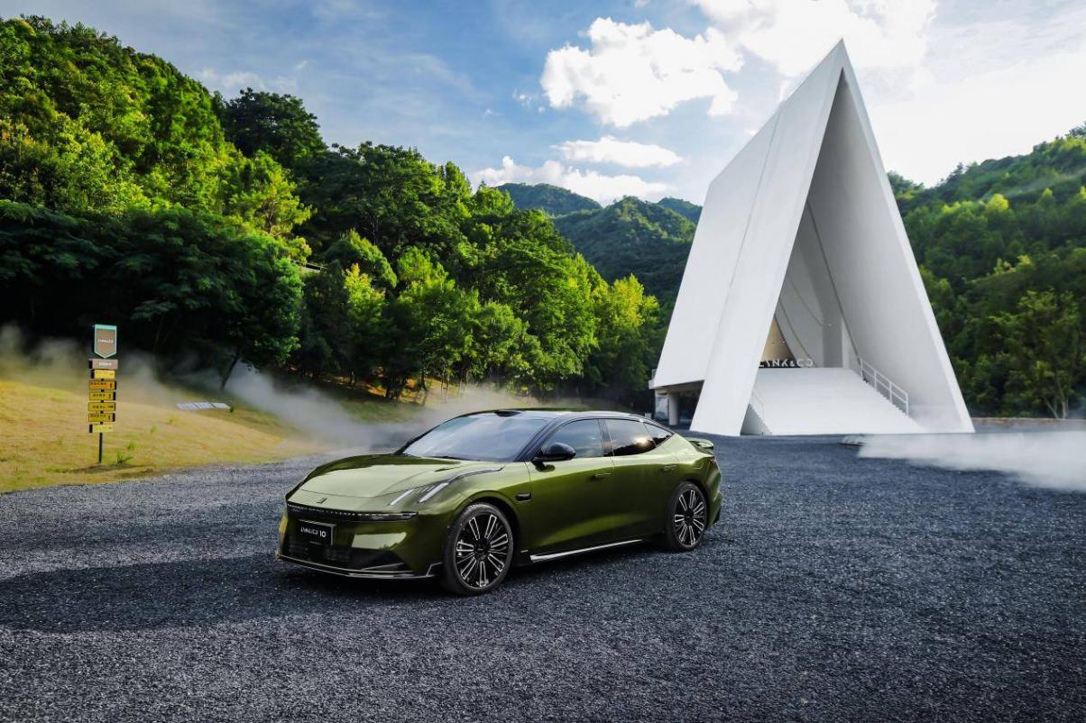 智電四驅反應迅捷,領克10 EM-P輕松化解50度陡坡極限難題